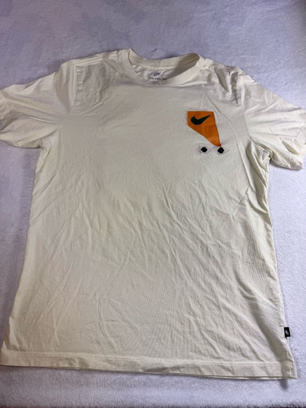 NIKE TEE SOLE SEEKING SIZE L
